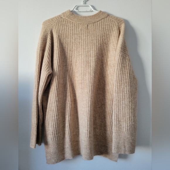 H&M Sweater - Picture 3 of 3